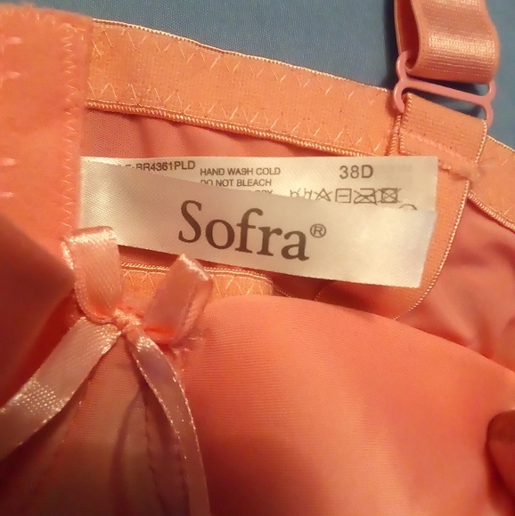 Pink lace bra - Picture 2 of 2